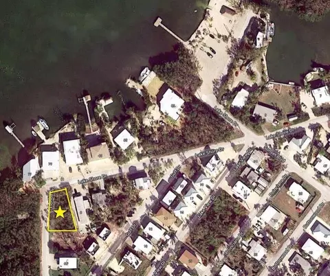 6 Lake Shore Dr, Key Largo, FL 33037