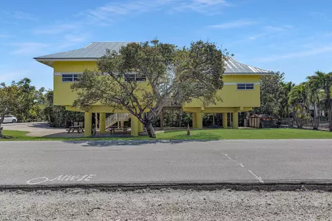 Exterior - 3 E Kyle Way, Marathon, FL 33050 photo 2 of 4