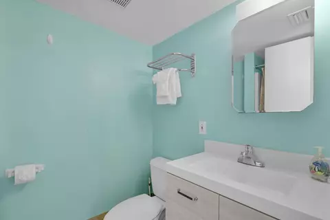 Bath - 3 E Kyle Way, Marathon, FL 33050 photo 1 of 4