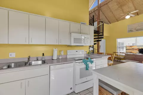 Kitchen - 3 E Kyle Way, Marathon, FL 33050 photo 4 of 4