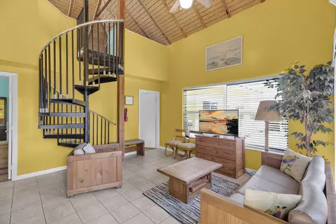Living - 3 E Kyle Way, Marathon, FL 33050 photo 3 of 6