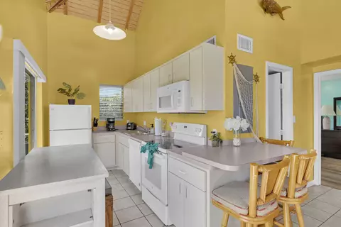 Kitchen - 3 E Kyle Way, Marathon, FL 33050 photo 3 of 4
