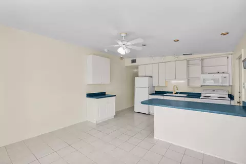 Kitchen - 421 10th St #KEY colony, Key Colony Beach, FL 33051 photo 4 of 4