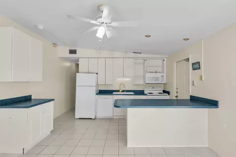 Kitchen - 421 10th St #KEY colony, Key Colony Beach, FL 33051 photo 3 of 4