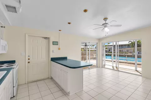 Kitchen - 421 10th St #KEY colony, Key Colony Beach, FL 33051 photo 1 of 4