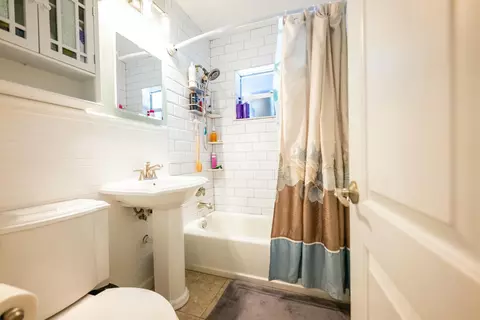 Bath - 1423 Johnson St, Key West, FL 33040 photo 1 of 1