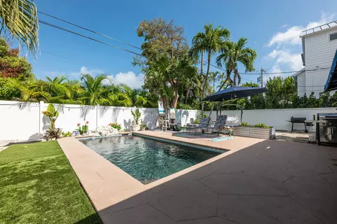 Exterior - 1423 Johnson St, Key West, FL 33040 photo 2 of 13