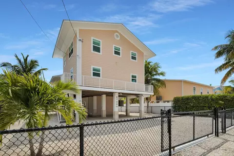 27330 Barbados Ln, Ramrod Key, FL 33042