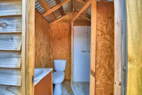 Bath - 3450 Palm Ave, Hialeah, FL 33012 photo 3 of 8