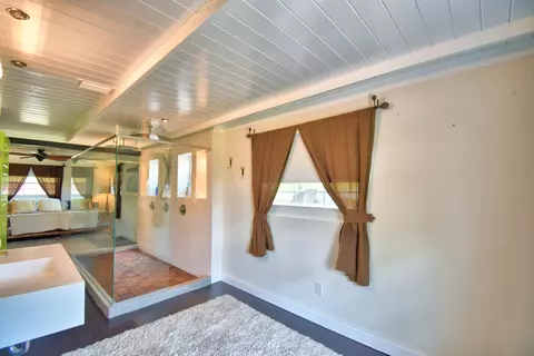 Bath - 3450 Palm Ave, Hialeah, FL 33012 photo 4 of 8