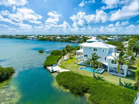 281 W Indies Dr, Ramrod Key, FL 33042