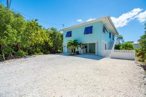 27138 Dolphin Rd, Ramrod Key, FL 33042