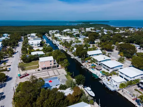 301 Woods Ave, Tavernier, FL 33070