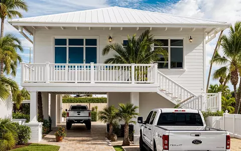 323 Mahogany Dr, Key Largo, FL 33037