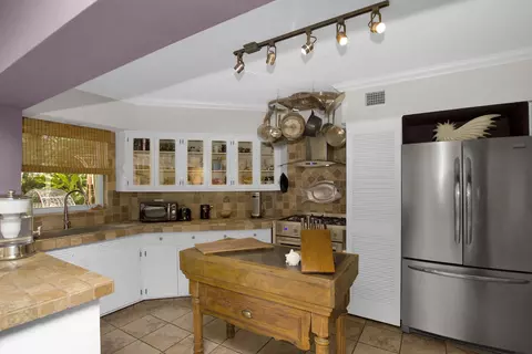 Kitchen - 128 E Ridge Rd, Islamorada, FL 33036 photo 4 of 5