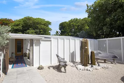 Exterior - 128 E Ridge Rd, Islamorada, FL 33036 photo 5 of 9