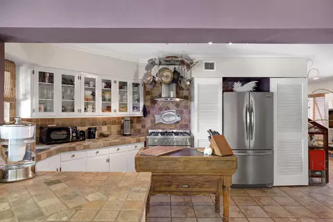 Kitchen - 128 E Ridge Rd, Islamorada, FL 33036 photo 2 of 5