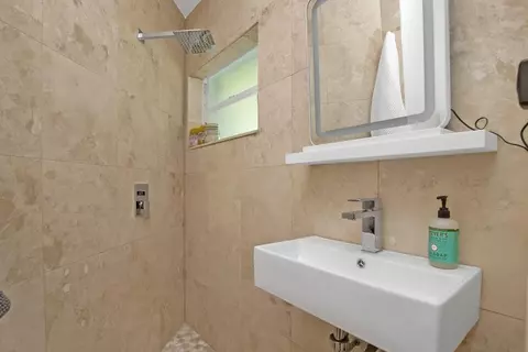 Bath - 128 E Ridge Rd, Islamorada, FL 33036 photo 1 of 2