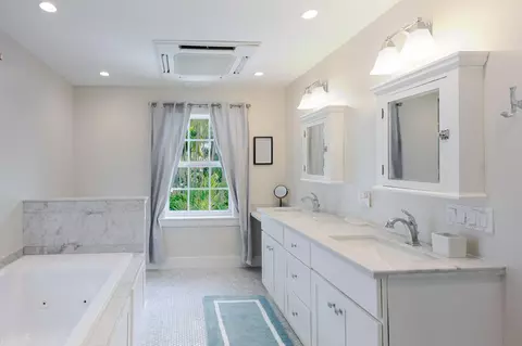 Bath - 1121 Whitehead St, Key West, FL 33040 photo 4 of 8
