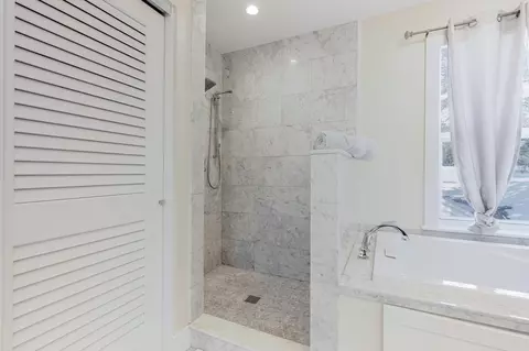 Bath - 1121 Whitehead St, Key West, FL 33040 photo 6 of 8