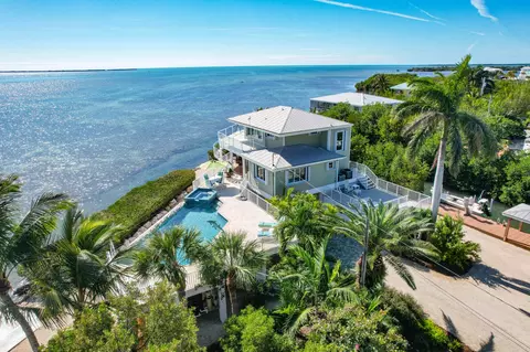 1176 Thatch Ln, Cudjoe Key, FL 33042