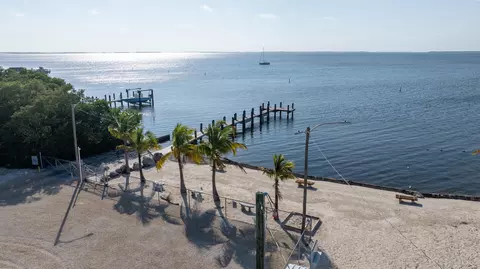 40 Orange Dr, Key Largo, FL 33037 photo 4