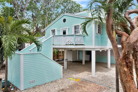 71 N Bay Harbor Dr, Key Largo, FL 33037