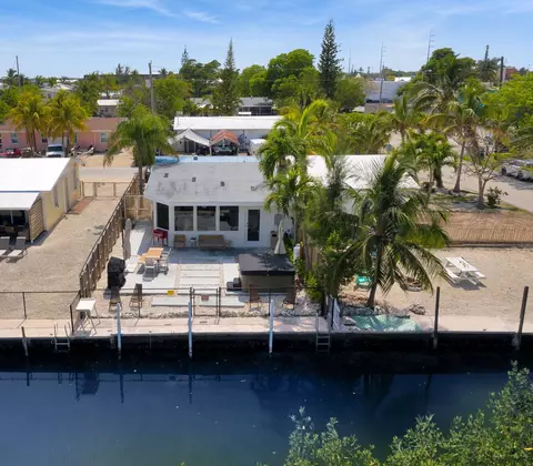 202 51st St, Marathon, FL 33050