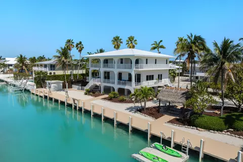 228 W Seaview Cir, Duck Key, FL 33050