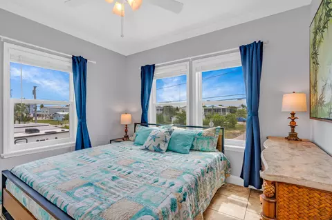 Bedroom - 31507 Avenue E, Big Pine Key, FL 33043 photo 4 of 7