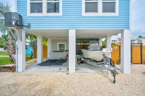 Exterior - 31507 Avenue E, Big Pine Key, FL 33043 photo 14 of 16