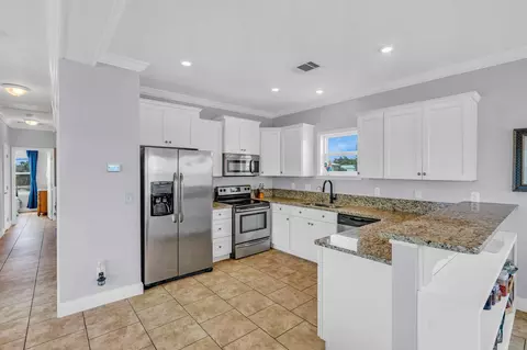 Kitchen - 31507 Avenue E, Big Pine Key, FL 33043 photo 1 of 2