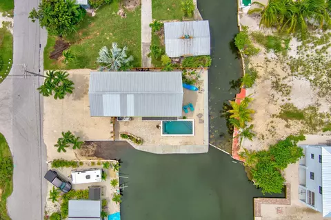 View/Area - 31507 Avenue E, Big Pine Key, FL 33043 photo 6 of 6
