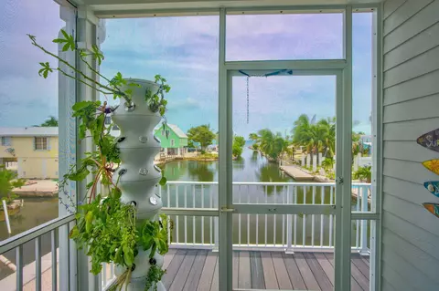 Exterior - 31507 Avenue E, Big Pine Key, FL 33043 photo 5 of 16
