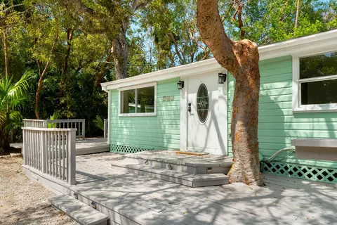 125 Tree Ln, Tavernier, FL 33070