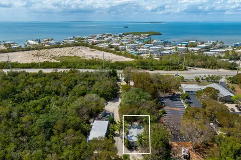 125 Tree Ln, Tavernier, FL 33070 photo 2