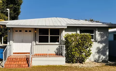 202 Hibiscus St, Plantation Key, FL 33036