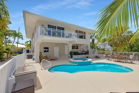 856 Copa D Oro, Marathon, FL 33050 photo 2