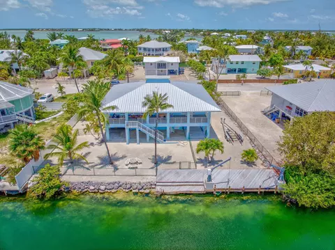 17094 Coral Dr, Sugarloaf Key, FL 33042