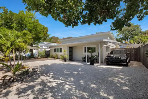122 S Bay Harbor Dr, Key Largo, FL 33037