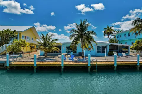 560 10th St #KEY colony, Key Colony Beach, FL 33051