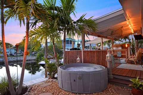 102 Sands Ln, Long Key, FL 33001