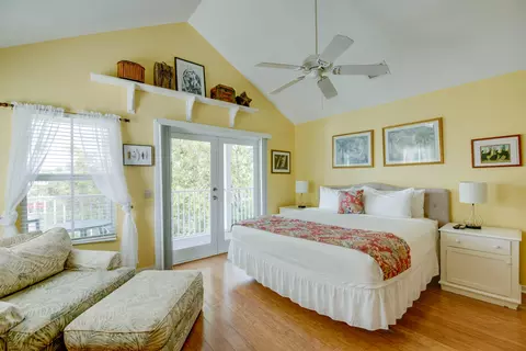 1075 Duval St #R1, Key West, FL 33040