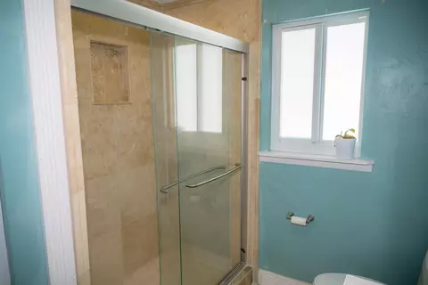 Bath - 464 Lime Dr, Key Largo, FL 33037 photo 3 of 12