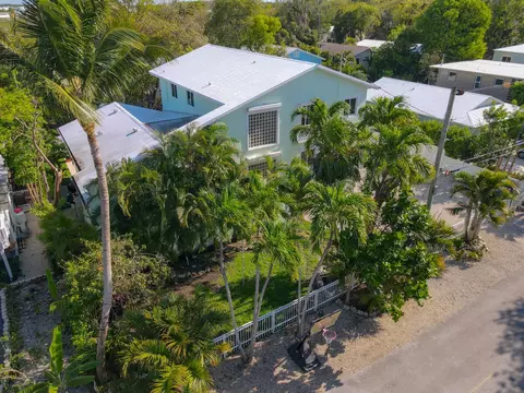 View/Area - 464 Lime Dr, Key Largo, FL 33037 photo 2 of 9