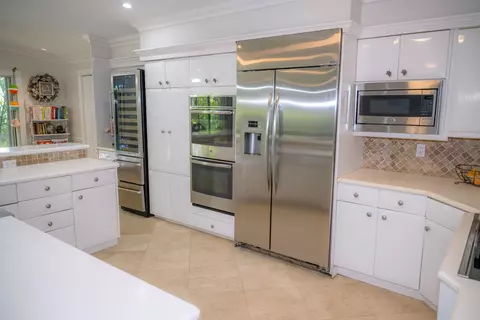 Kitchen - 464 Lime Dr, Key Largo, FL 33037 photo 3 of 6