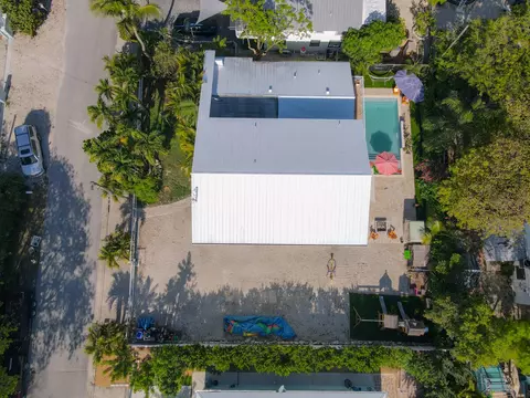 View/Area - 464 Lime Dr, Key Largo, FL 33037 photo 6 of 9