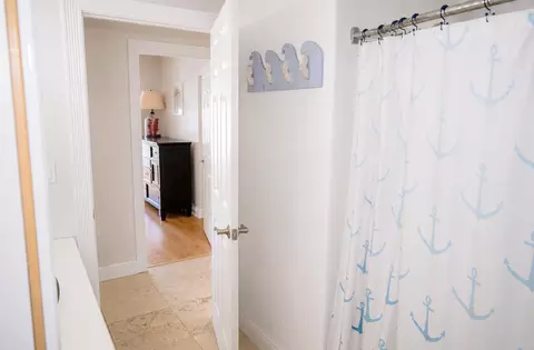 Bath - 464 Lime Dr, Key Largo, FL 33037 photo 10 of 12
