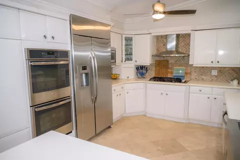 Kitchen - 464 Lime Dr, Key Largo, FL 33037 photo 6 of 6
