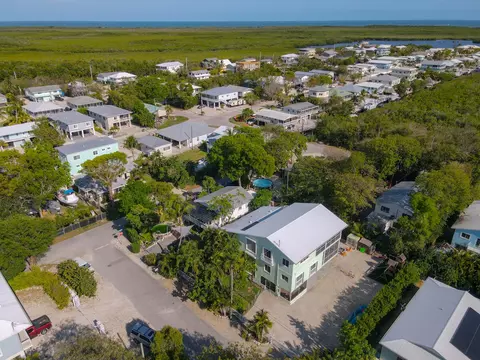 View/Area - 464 Lime Dr, Key Largo, FL 33037 photo 3 of 9